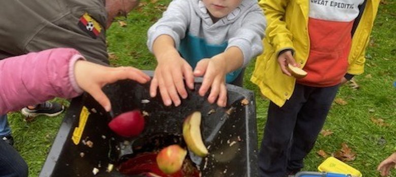 Pressing apple juice