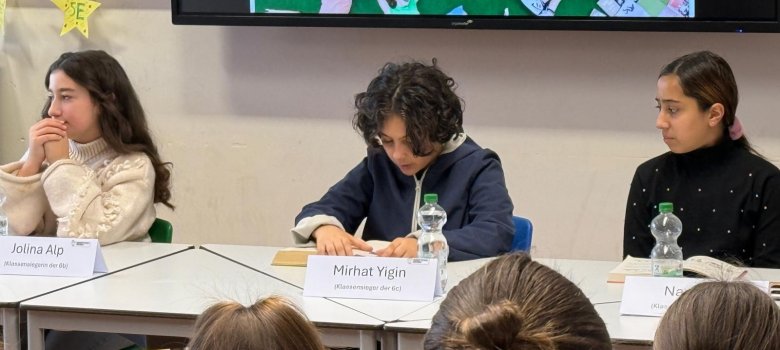 The finalists read in front of an audience and jury at the reading competition at Gronau comprehensive school