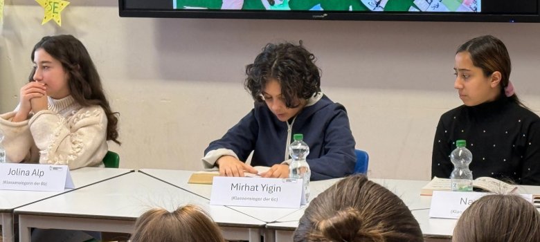 Reading competition at the Gronau comprehensive school The finalists read in front of an audience and jury at the reading competition at Gronau comprehensive school