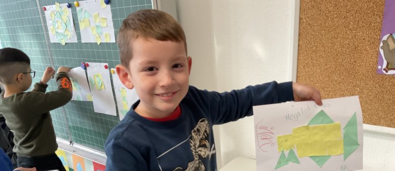 Matemáticas Un niño muestra su foto