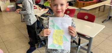 Matemáticas Un niño muestra su foto
