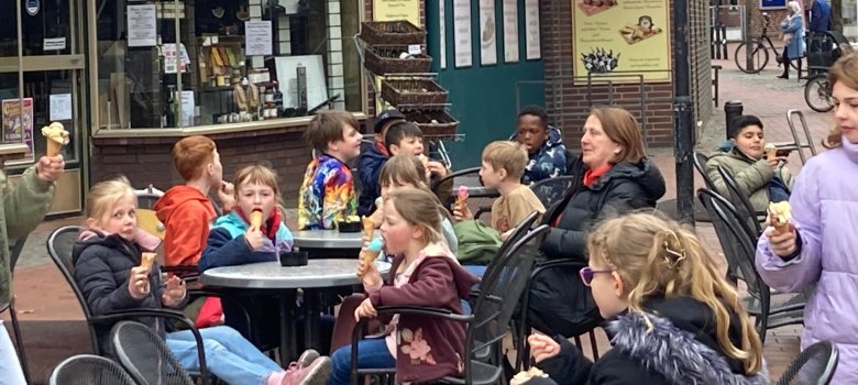 Bezoek aan de ijssalon Bezoek aan de ijssalon