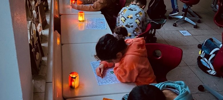 Advent Kinderen schilderen adventstekeningen