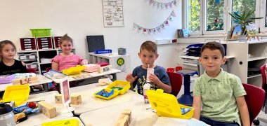 Biologische brooddozen 1 Kinderen pronken met hun biologische brooddozen