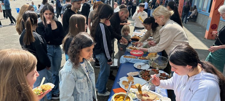 Bufet bogat pentru Ziua Europei la școala generală din Gronau
