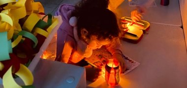 Різдво Христове Дитина малює різдвяну картину