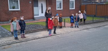 Дорожня поліція Діти переходять дорогу