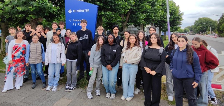 Die neuen Schüler der Oberstufe lernen sich kennen.